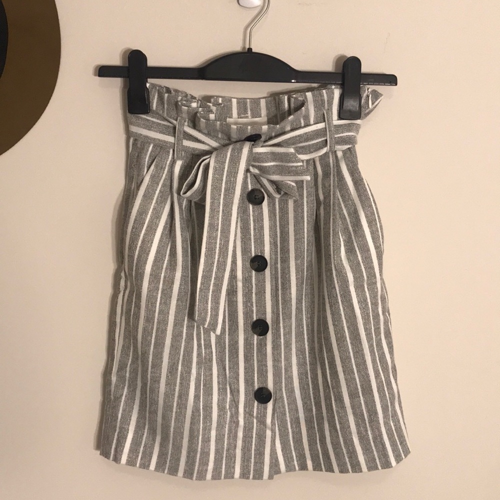 High-waisted striped skirt with pockets by H&M